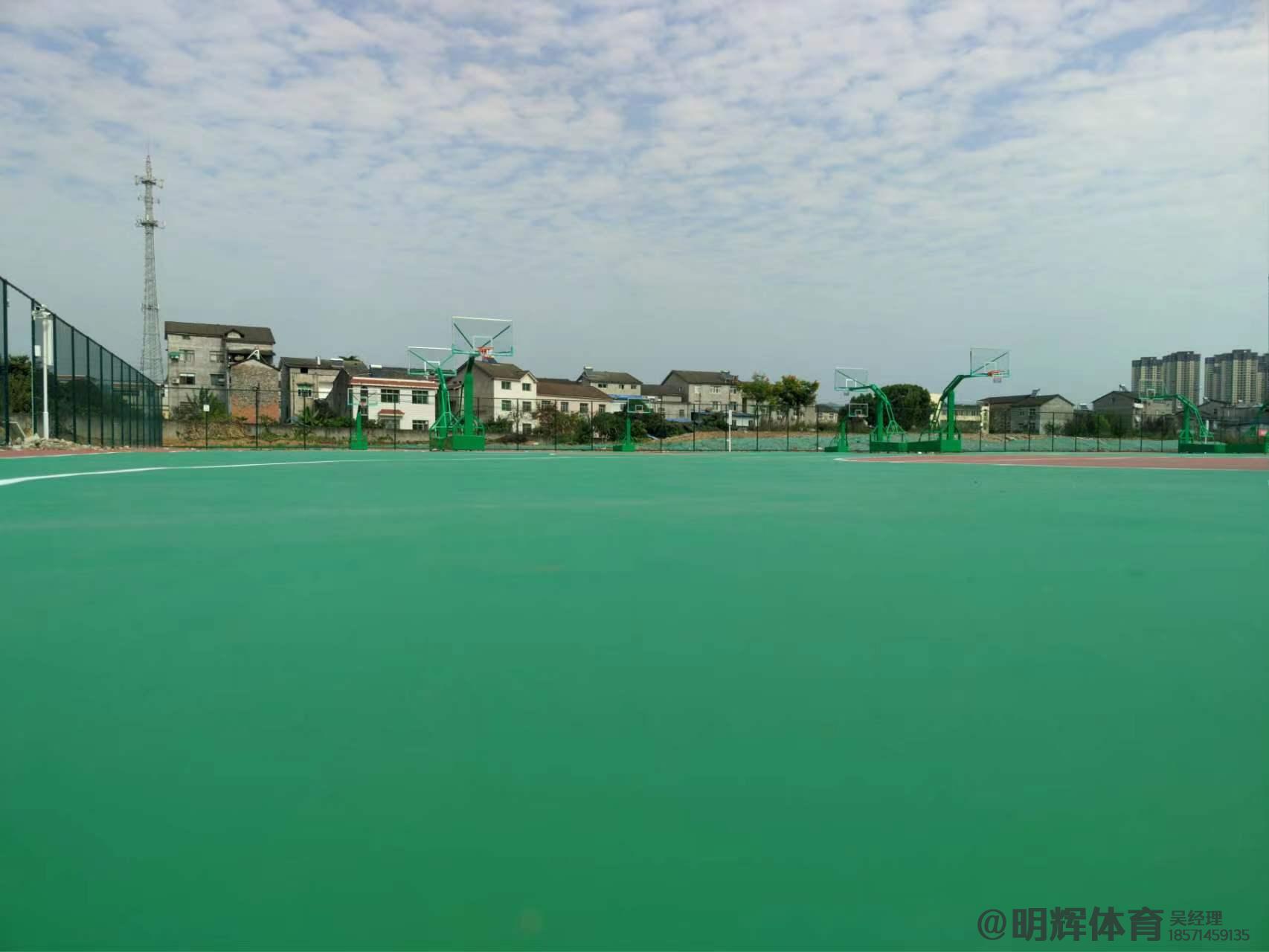 甘南硬地丙烯酸球场的优缺点